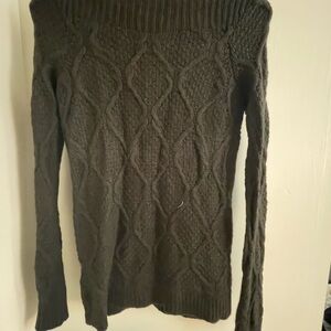 Elegant Cable Knit Sweater - Green